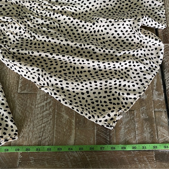 Vici Shop- Flawless Brand- Well Behaved Printed Pocketed Tie Romper, Medium - Picture 13 of 13